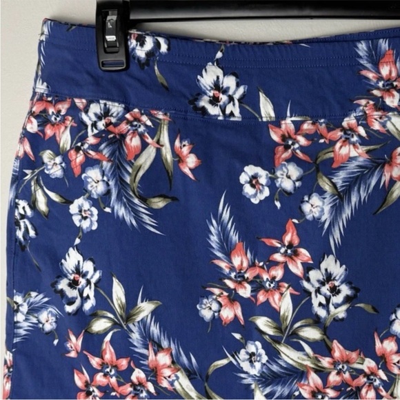 Mario Serrani Italy Comfort Stretch Skort Size Large Floral Built in Shorts Blue - Picture 3 of 7